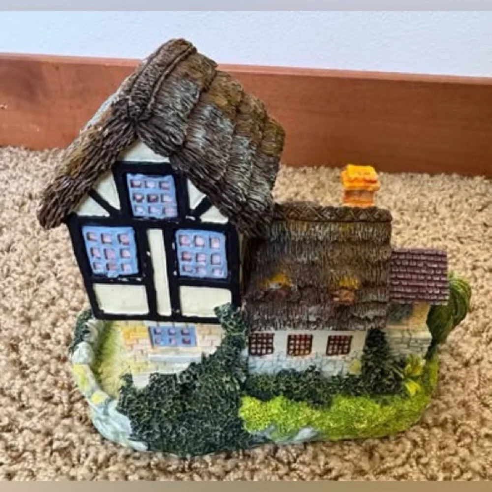 Charming‎ Cottage Clock Home Decor vintage mantel resin figurine solina quartz